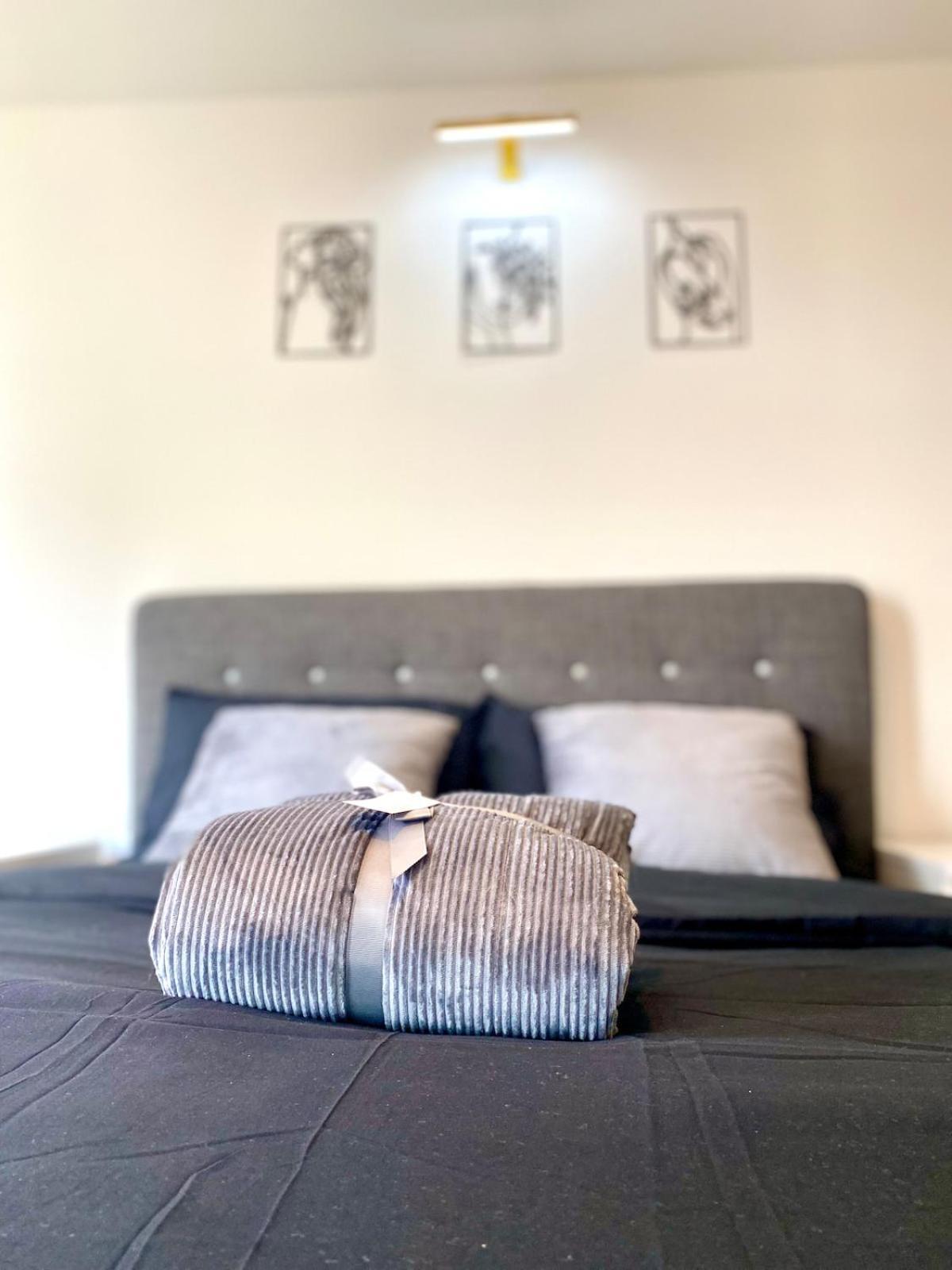 Luxe 2 Bed - Water View And Parking * Manchester