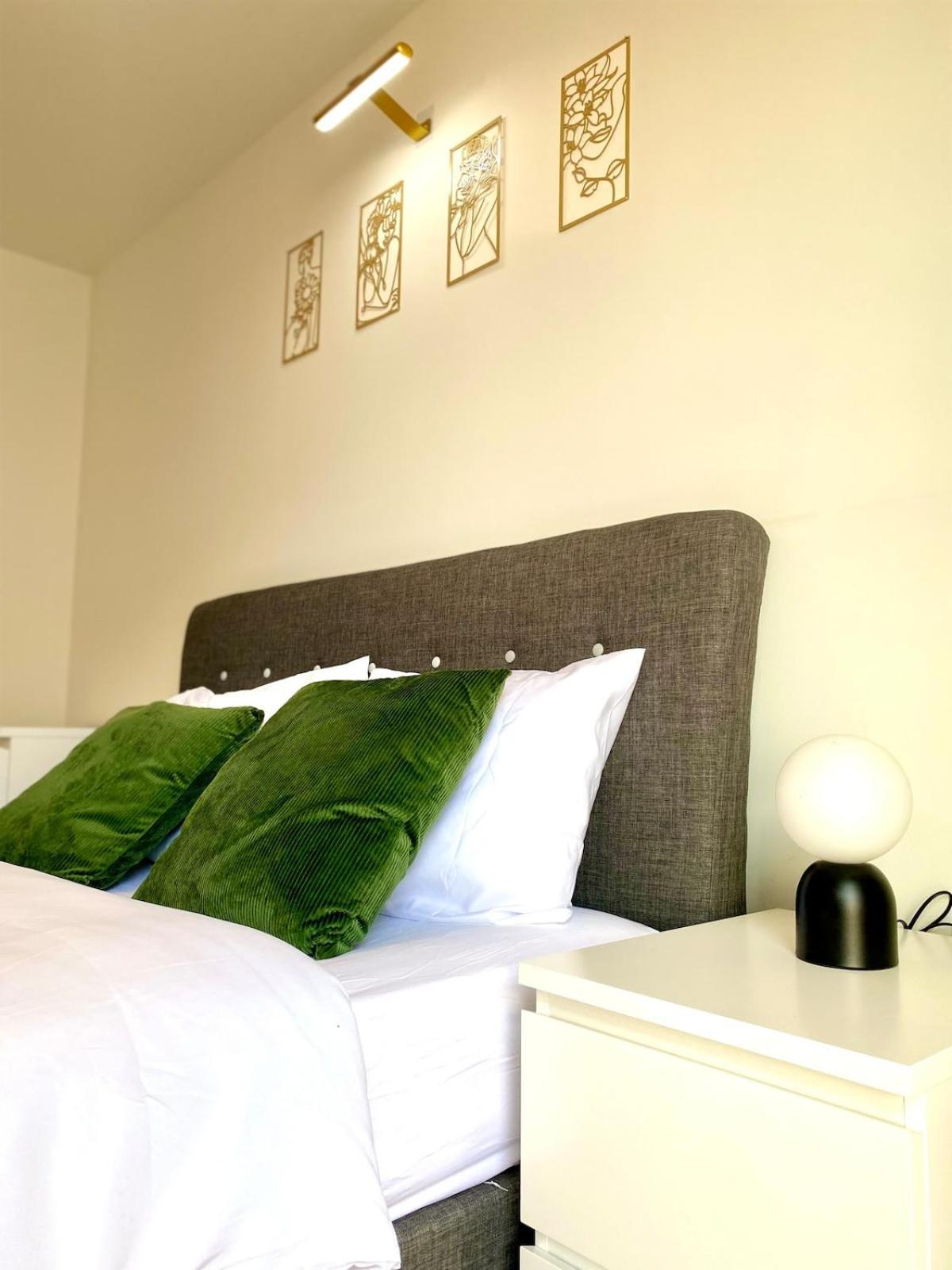 Luxe 2 Bed - Water View And Parking * Manchester