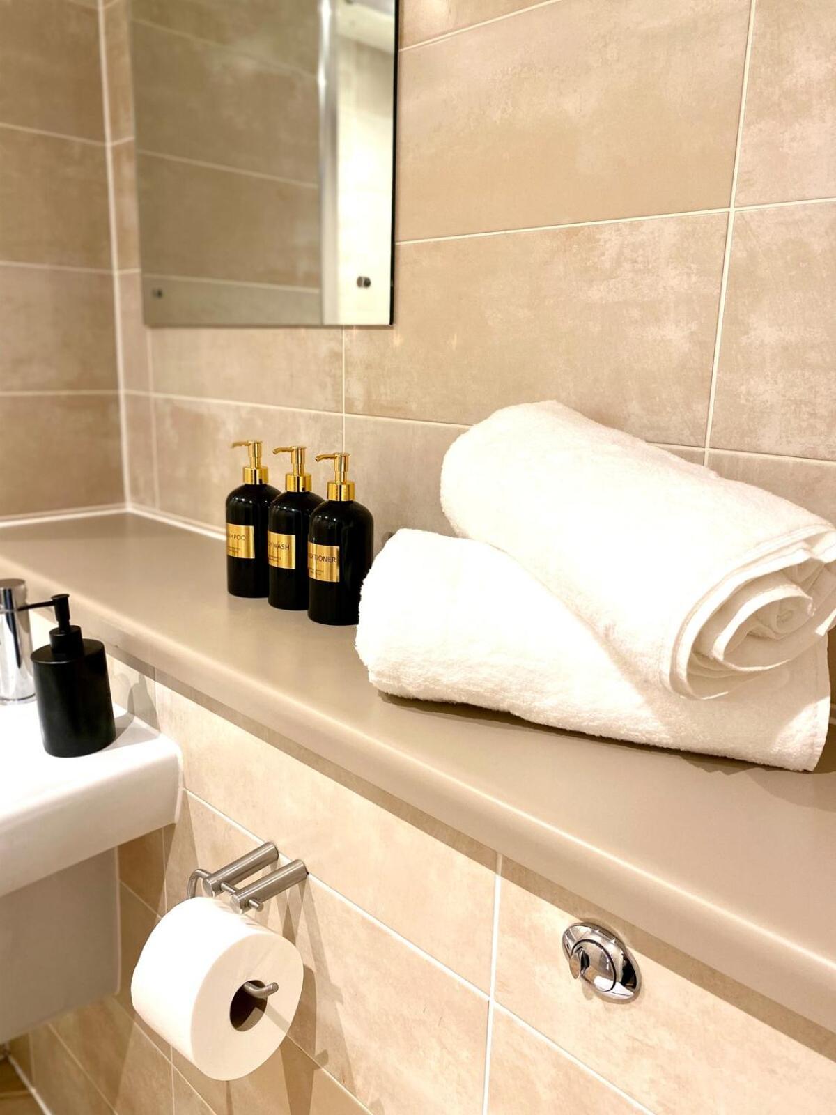 Luxe 2 Bed - Water View And Parking Apartamento *